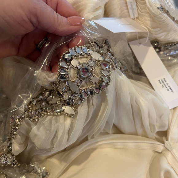 Jenny Packham Silk Bridal Gown - Picture 14 of 16